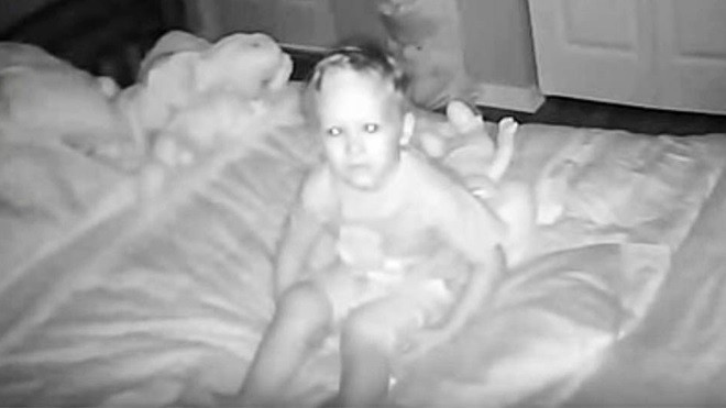 Bố mẹ đứng tim khi phát hiện giọng nói lạ trong phòng ngủ của con Ảnh 2