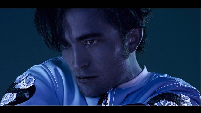 Robert Pattinson nam tính và ma mị trên tạp chí số tháng 3 Ảnh 2