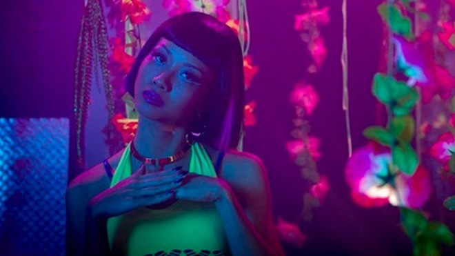 Suboi 'song sinh' đầy ma mị trong MV mới được quay ở nước ngoài Ảnh 2