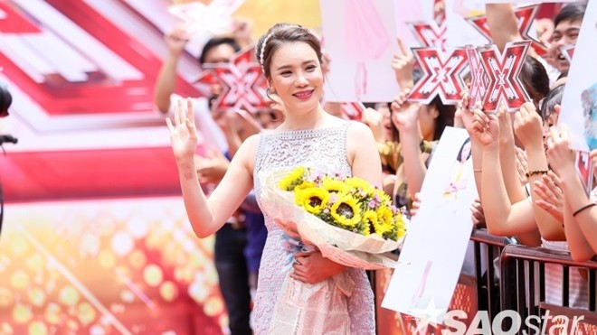 Hồ Quỳnh Hương đẹp xuất sắc trong thiết kế Việt, ngồi ghế nóng X-Factor Ảnh 2