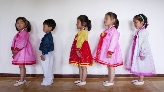 Con gái cứ học thêm một năm, thu nhập sau này sẽ tăng 20% Ảnh 2