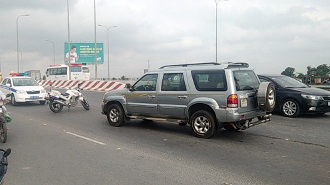 Màn rượt đuổi như phim giữa Sài Gòn của CSGT và tài xế xe 7 chỗ Ảnh 2