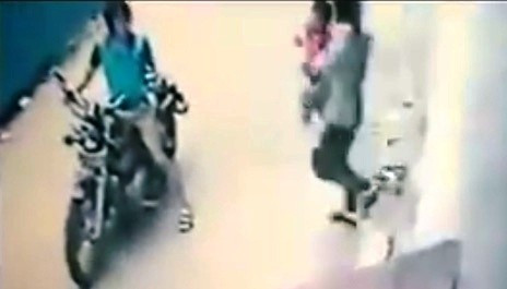 Cậu bé 3 tuổi bị bắt cóc ngay trước mặt mẹ ở Sài Gòn Ảnh 2