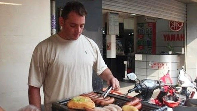 Xe xúc xích, hamburger của ông Tây Hà Lan trên vỉa hè Sài Gòn Ảnh 2