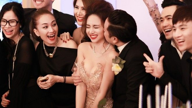 Khoảnh khắc đáng nhớ trong 'đám cưới điện ảnh' của Victor Vũ - Đinh Ngọc Diệp Ảnh 2