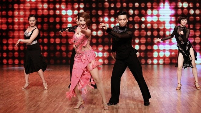 Khánh Thi: Nữ hoàng 'nghiện' hồng thạch anh nhất showbiz Việt Ảnh 2