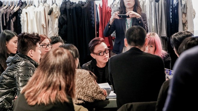 Công Trí ngày đêm chuẩn bị cho đêm diễn khai mạc Tokyo Fashion Week Ảnh 2