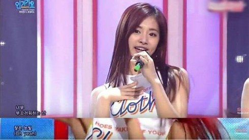 Tử Du gây tranh cãi vì mặc áo slogan khiếm nhã Ảnh 2