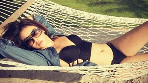 Tình yêu không có lỗi, lỗi tại bạn thân: Học Katun chọn bikini đi biển Ảnh 2