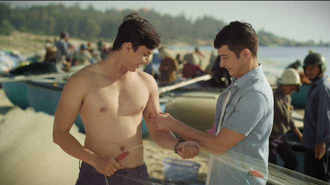 Giúp Bình Minh tìm vợ, Huy Khánh tranh thủ 'sàm sỡ' trai đẹp Ảnh 2