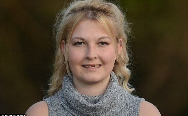 Cô gái cứ mỗi lần hắt xì là rụng hết răng Ảnh 2