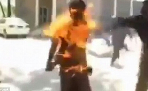 Bạn sẽ không dám để điện thoại trong túi quần sau khi xem clip này Ảnh 2