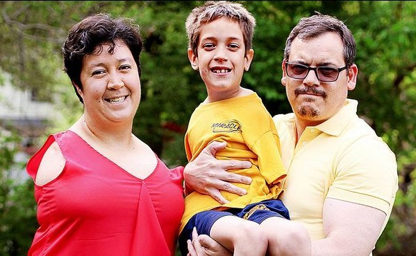 Hỡi những ai hay 'bán than', hãy lạc quan như mẹ con 'chim cánh cụt'! Ảnh 2