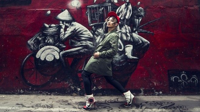 Tô Lâm đi giày cao gót, tạo dáng siêu độc trên phố Ảnh 2