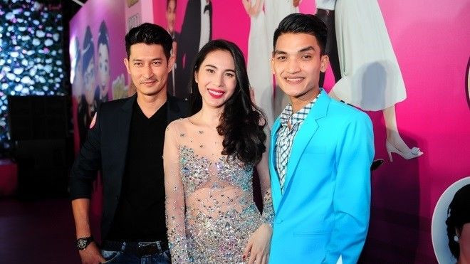 Mạc Văn Khoa tự tin sánh bước cùng Thủy Tiên trên thảm đỏ Ảnh 2