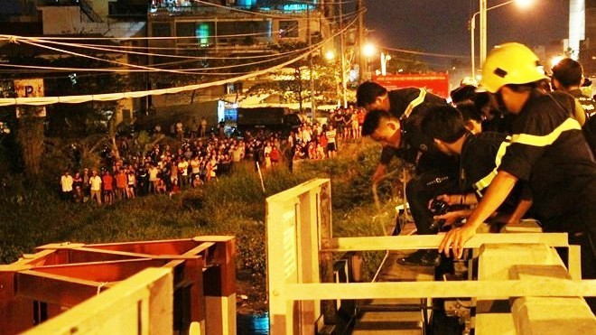 Cảnh sát suốt đêm tìm đôi tình nhân nhảy sông ở Sài Gòn Ảnh 2