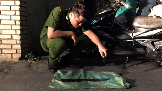 Thanh niên bị chém gần đứt lìa cánh tay ở Sài Gòn Ảnh 2