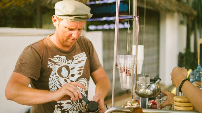 Câu chuyện thú vị của chàng trai Pháp bán cafe dạo ở Sài Gòn Ảnh 2