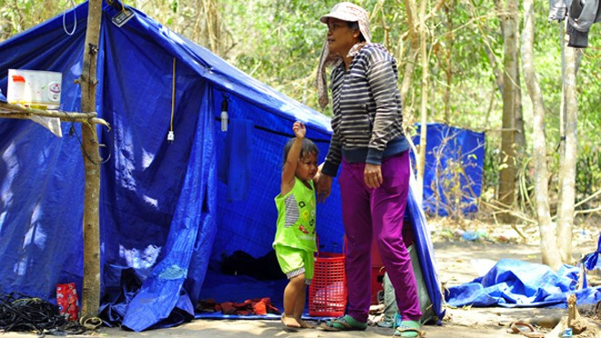 Xóm túp lều của hàng chục gia đình bỏ xứ mưu sinh trên đất khách Ảnh 2