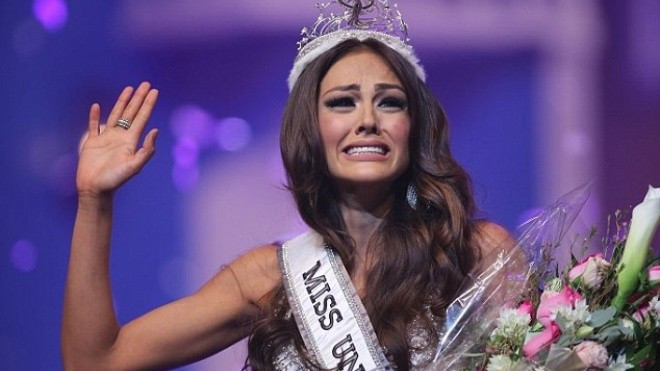 Hoa hậu bị tước vương miện do lỡ 'chảnh' với phóng viên nhập viện vì trầm cảm Ảnh 2