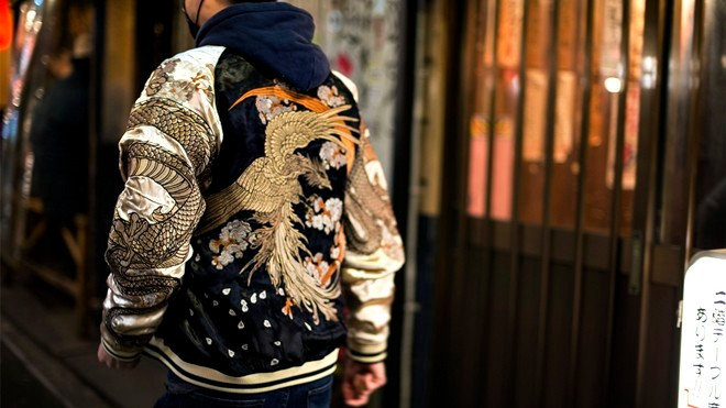 Souvenir Jacket - item được dự báo sẽ soán ngôi Bomber Jacket trong năm nay Ảnh 2