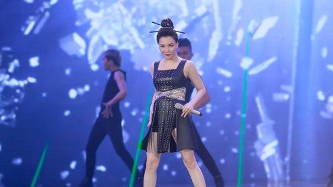 Hồ Quỳnh Hương trở lại đầy quyền lực với siêu hit 'Hoang mang' bản remix Ảnh 2