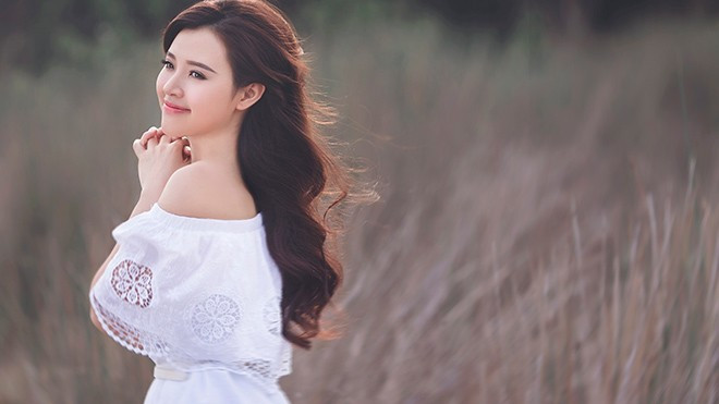 Mê mẩn vẻ đẹp thuần khiết tựa công chúa của Midu Ảnh 2