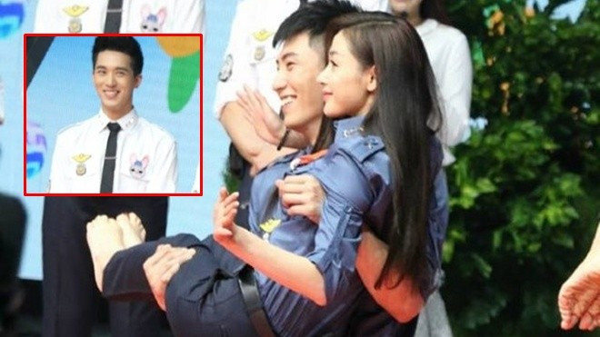 Ánh mắt 'khó hiểu' của Hứa Ngụy Châu khi Hoàng Cảnh Du bế 'thái tử phi' trong Happy Camp Ảnh 2