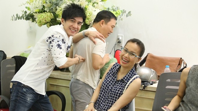 Quang Linh, Đan Trường, Cẩm Ly hội ngộ 'quậy tưng' buổi họp chuẩn bị Liveshow 1 Ảnh 2