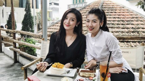Á hậu Tú Anh - sao Việt 'chịu khó' check in quán cafe nhất showbiz Ảnh 2