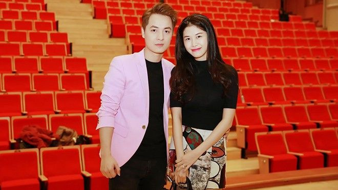 Vợ Đăng Khôi hộ tùng chồng về thăm trường cũ Ảnh 2