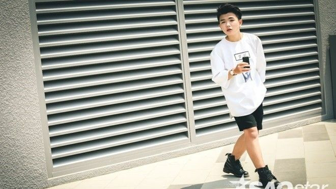 Tôn Chí Long khoe street style siêu ngầu trên phố Ảnh 2