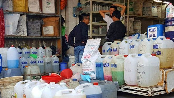 Sau vụ nữ sinh bị tạt axit: Đi mua axit ở chợ 'tử thần' Sài Gòn Ảnh 2