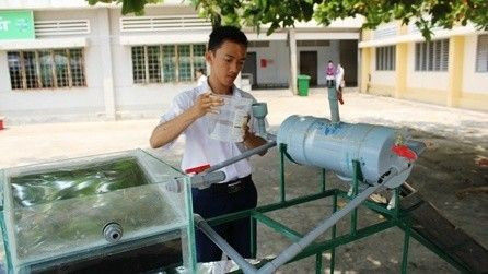 Nam sinh lớp 11 chế máy chưng cất nước mặn thành nước ngọt cho vùng hạn - mặn Ảnh 2