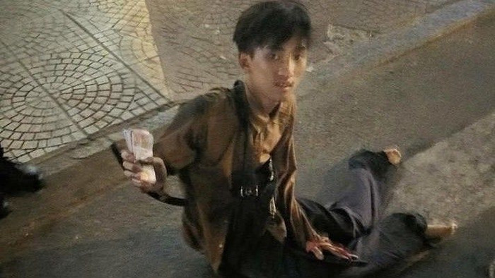 Dân mạng dậy sóng trước clip và hình ảnh thanh niên giả tàn tật thu tiền khủng Ảnh 2