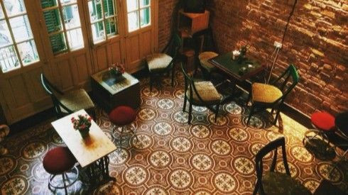 Đặt chân đến những quán cafe này, bạn sẽ có được ảnh nền gạch hoa vintage! Ảnh 2