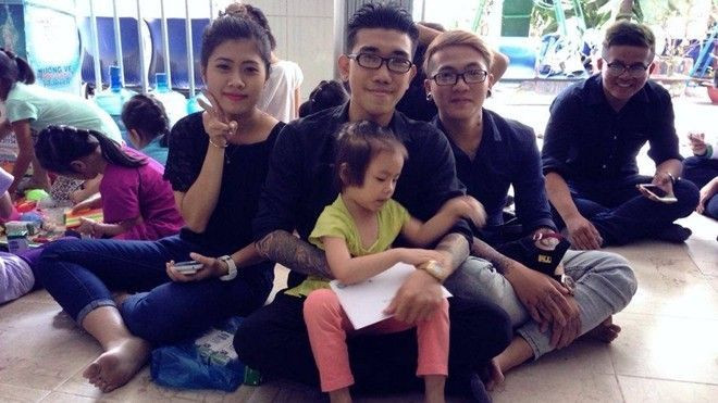 Chàng đầu bếp xăm trổ mê làm thiện nguyện Ảnh 2