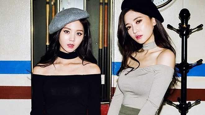 Áo cổ choker - Xu hướng đinh những năm 90 quay trở lại đốn tim phái đẹp Ảnh 2