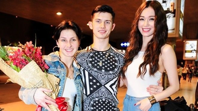 Khánh My xinh đẹp lúc nửa đêm tại sân bay đón vũ công đến từ Nga Ảnh 2