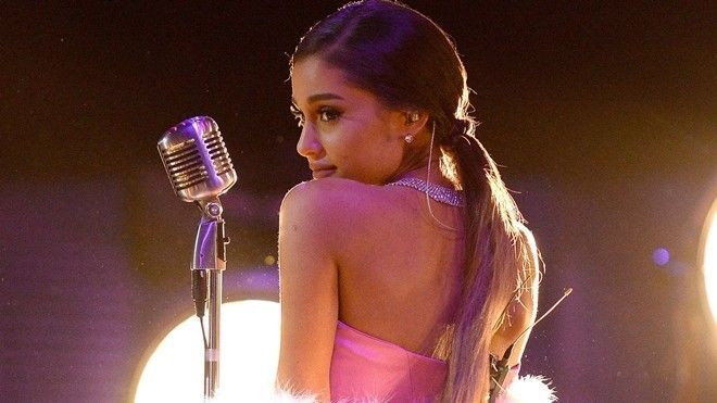 Ariana Grande hóa thân Marilyn Monroe, 'thổi bay' sân khấu bằng giọng live cao vút Ảnh 2