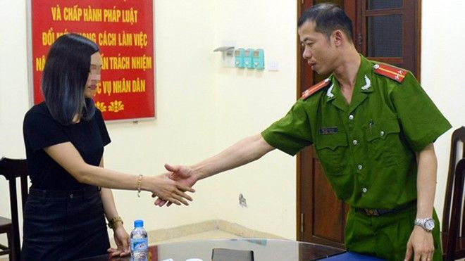 Công an bị tố nhổ nước bọt xin lỗi công khai Ảnh 2