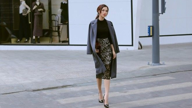 Á hậu Hoàng Oanh thời thượng với street style công sở Ảnh 2