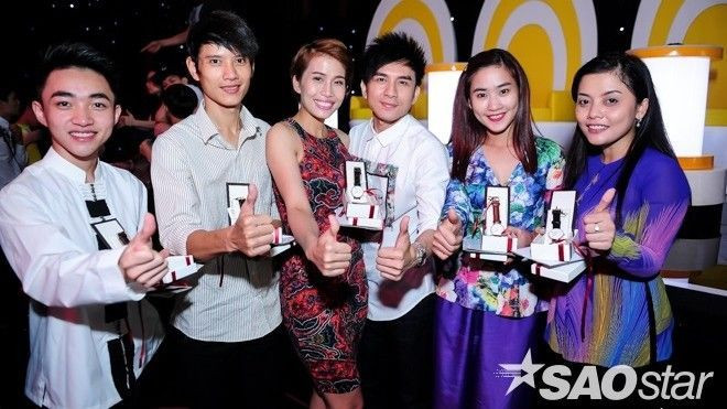 Đan Trường chi hơn 1000 USD mua quà, khích lệ tinh thần thí sinh trước giờ G Ảnh 2