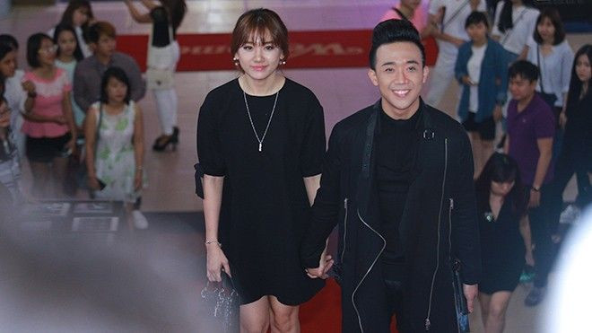 Trấn Thành - Hari Won tiếp tục 'dính chặt nhau' khi quảng bá phim tại Hà Nội Ảnh 2