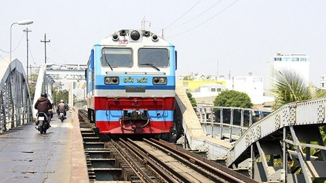 Người Sài Gòn hào hứng trải nghiệm 'tàu buýt' đi Bình Dương với giá 10.000 đồng Ảnh 2