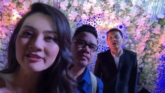 Chết cười với clip NSƯT Hữu Châu bị đàn em 'tố làm màu' trong đám cưới Lương Thế Thành - Thúy Diễm Ảnh 2