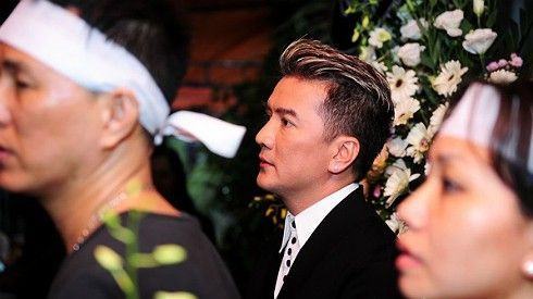 Đàm Vĩnh Hưng nghẹn ngào đến viếng nhạc sĩ Nguyễn Ánh 9 Ảnh 2