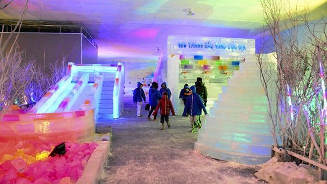 Giới trẻ háo hức trải nghiệm thế giới băng tuyết lạnh -15 độ C ở Sài Gòn Ảnh 2