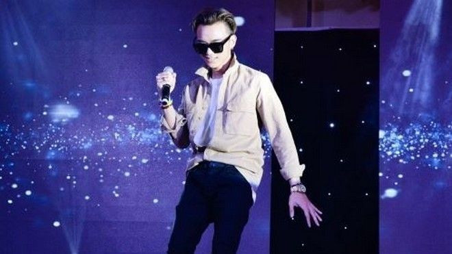 Soobin Hoàng Sơn sefie nhí nhảnh, hát loạt hit khiến fan phấn khích Ảnh 2