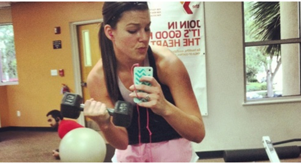 Bộ phim ngắn làm nhiều người phải tự ngẫm: Có chăng chúng ta đang là nô lệ của nút Like? Ảnh 2